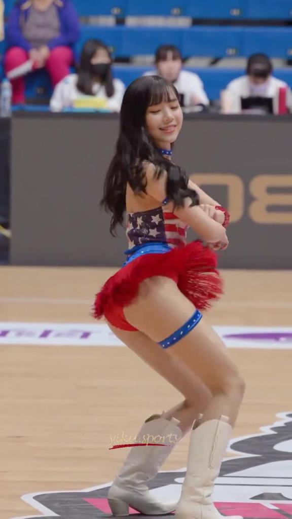 最好的啦啦隊(duì)小姐姐！自信，健康充滿活力！
