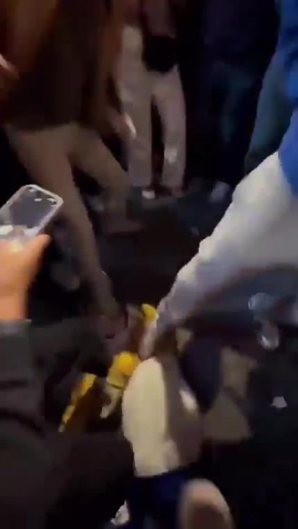 驚！尼克斯大勝步行者后，哈利伯頓遭主場球迷群毆